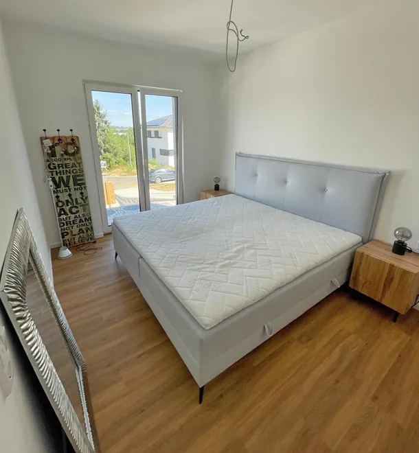 Zimmer wird eingerichtet